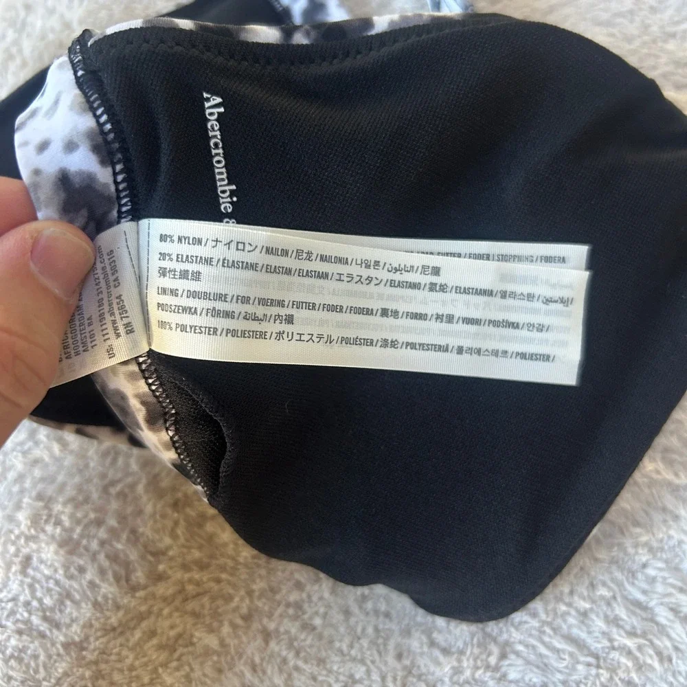 Abercrombie & Fitch Triangle Bikini Top Size Small Black White Tie-dye NWOT
